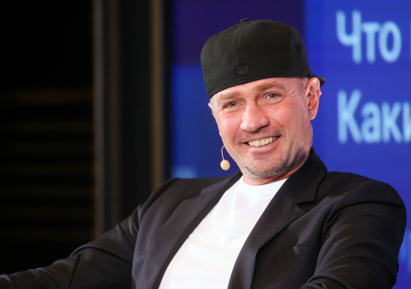 Костомаров поделился фото с женой из Сочи