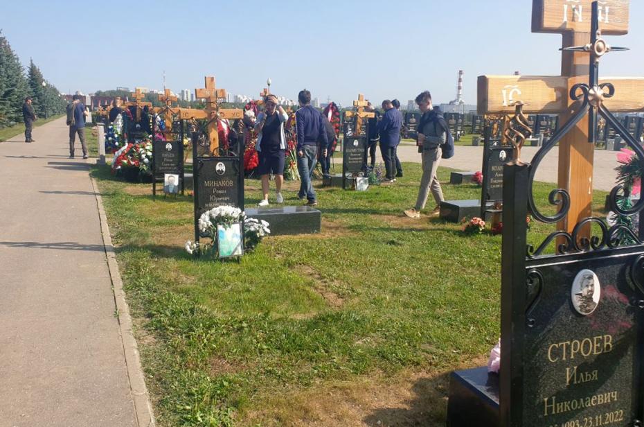 Могила Дмитрия Уткина на Федеральном военном мемориальном кладбище