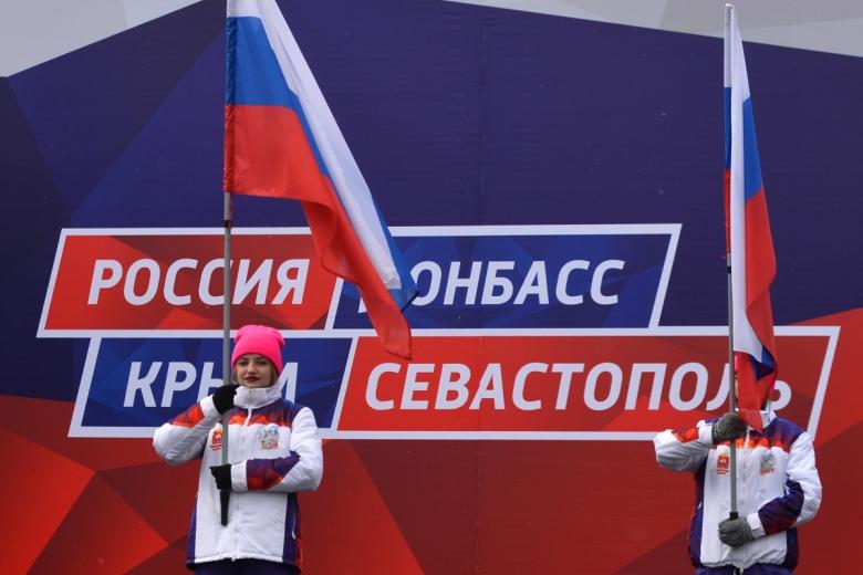 Участники патриотической акции в честь празднования Дня воссоединения Крыма с Россией