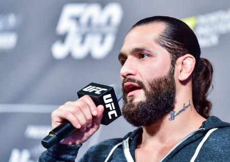 Боец UFC призвал американцев выйти на уличные протесты