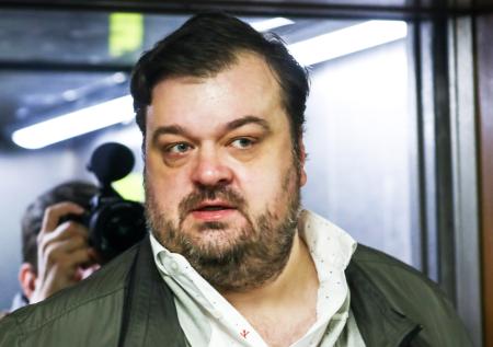 Наследство умершего спортивного комментатора может достаться бывшим женам