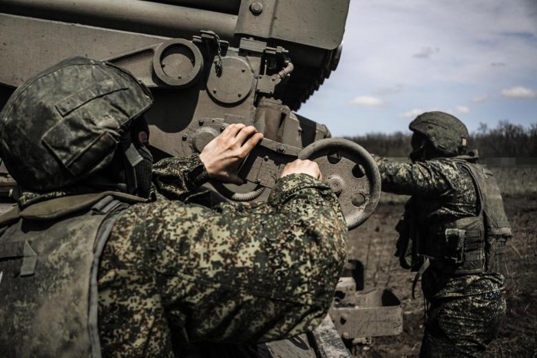Работа реактивной системы залпового огня (РСЗО) «Град» в ходе специальной военной операции