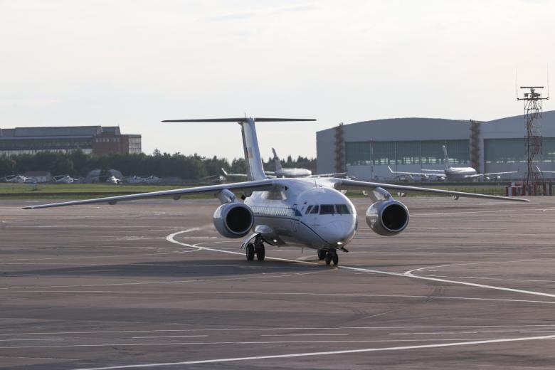 Самолет Ан-148 на территории международного аэропорта Внуково