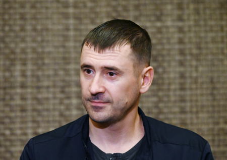 Актер Миллер оценил конфликт вокруг нового спектакля «Гамлет»