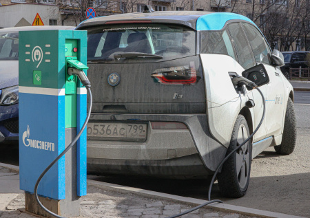Юрист осветила риски ввоза автомобилей из Европы
