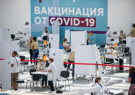 Врач рассказал о препятствии на пути к групповому иммунитету