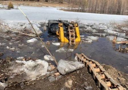 СК в Забайкалье проверит обстоятельства гибели бульдозериста в водоеме