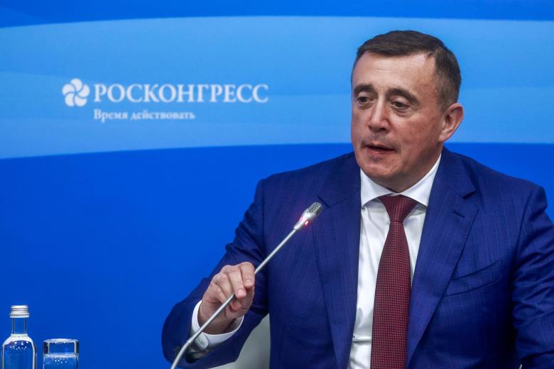 Губернатор Сахалинской области Валерий Лимаренко во время сессии «Рынок углеродных единиц в России: от эксперимента к долгосрочной стратегии развития» в рамках Восточного экономического форума — 2022