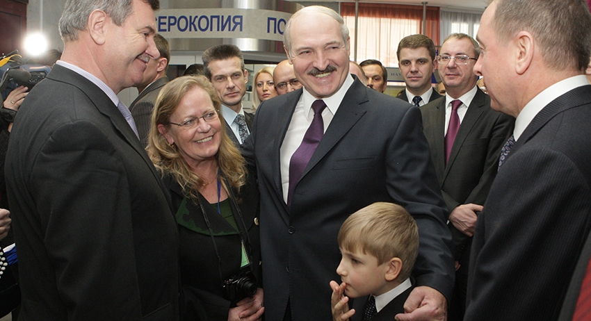 Президент Белоруссии Александр Лукашенко(в центре)