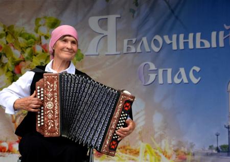 «И просияло лице Его»: кадры празднования Яблочного Спаса в России