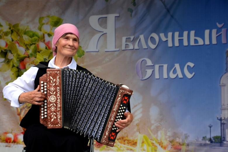 Участница празднования Преображения Господня в Хабаровском краевом парке