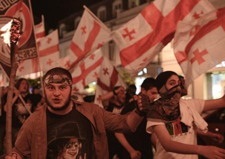 Жители Тбилиси потребовали от россиян уехать из Грузии
