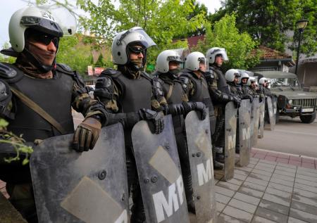 В Косово миссия НАТО оцепила здания муниципалитетов