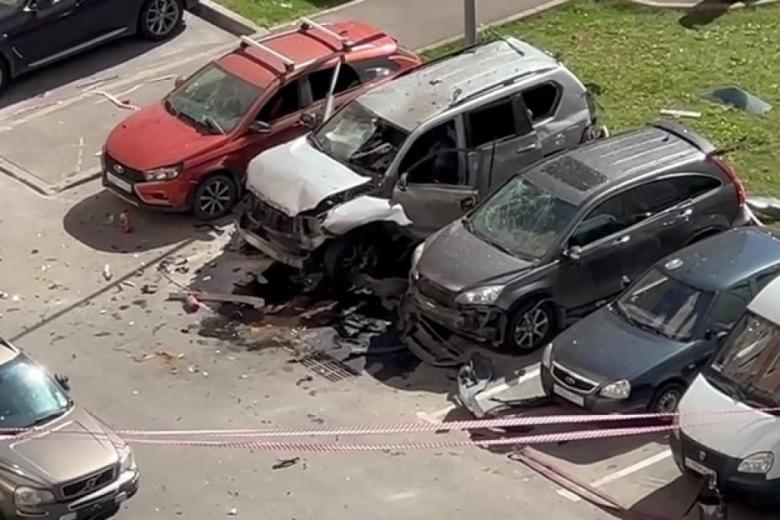 На месте подрыва внедорожника Toyota Land Cruiser