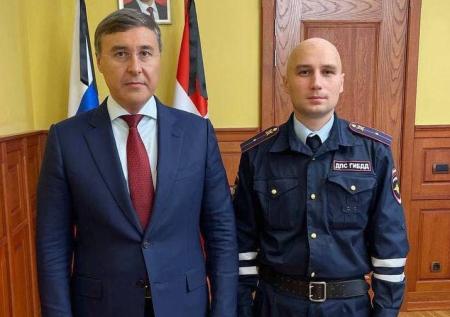 Фальков лично поблагодарил полицейского, остановившего пермского стрелка