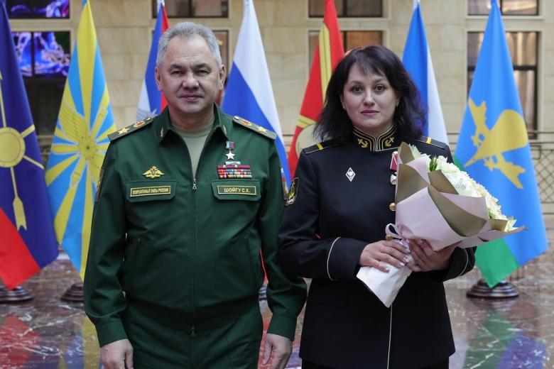 Министр обороны РФ Сергей Шойгу вручил ордена Мужества военнослужащим