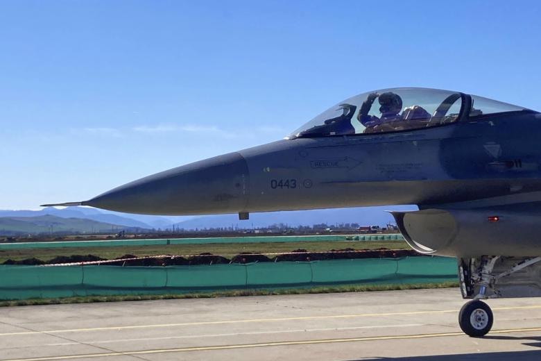 F-16