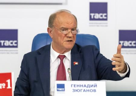 Зюганов: «Единая Россия» подставляет Путина и подрывает страну