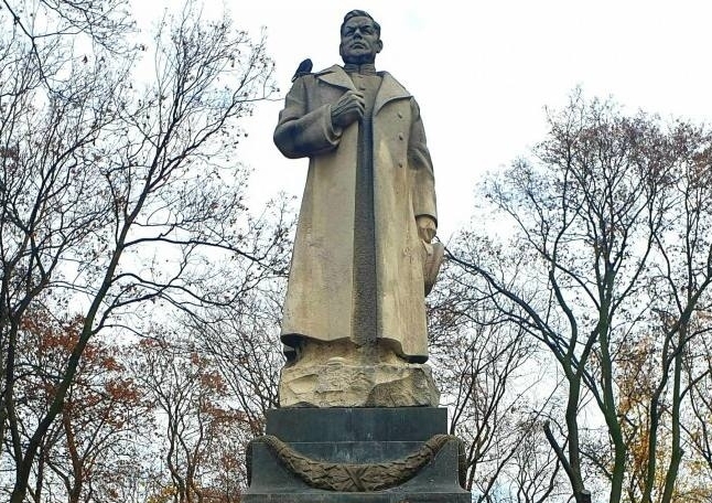 Памятник советскому генералу Николаю Ватутину