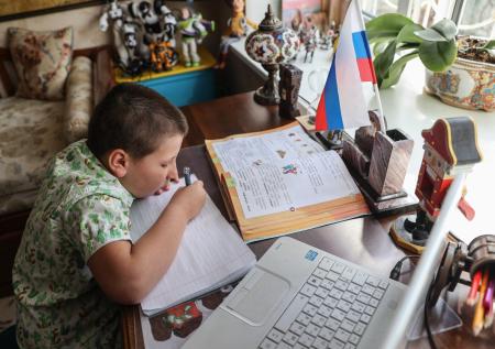 Родителям объяснили, почему не нужно помогать первокласснику с уроками