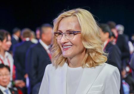 Яровая хочет дополнить проект о запрете усыновления в страны со сменой пола