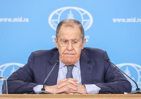 «Он не оставляет планов Наполеона»: Лавров о помощи Макрона Украине