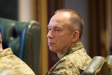 Главкому ВСУ могут выплатить восьмизначную сумму премией