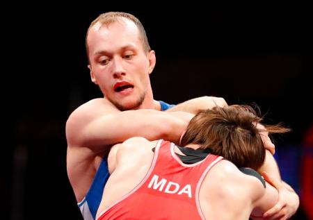Борец Емелин проиграл японцу в финале чемпионата мира