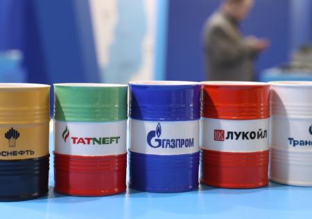 «Ведут себя как картель»: эксперт про ограничение цен на нефть из России