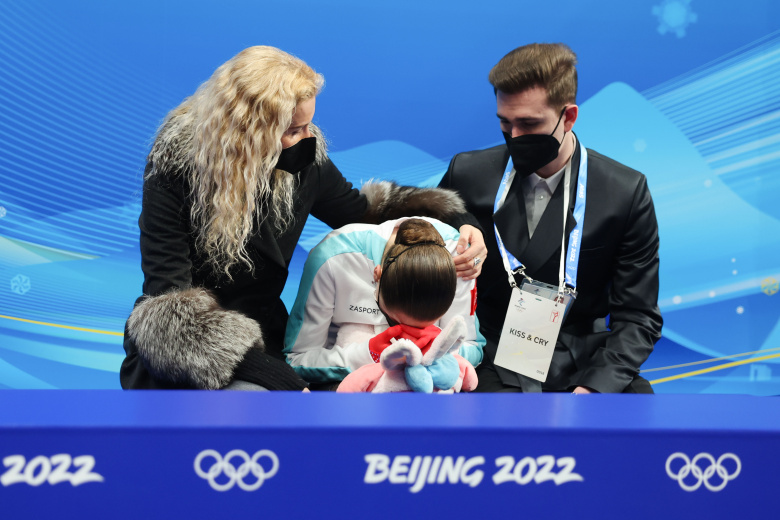 Тренер Этери Тутберидзе, спортсменка Камила Валиева и тренер Даниил Глейхенгауз (ОКР) (слева направо)