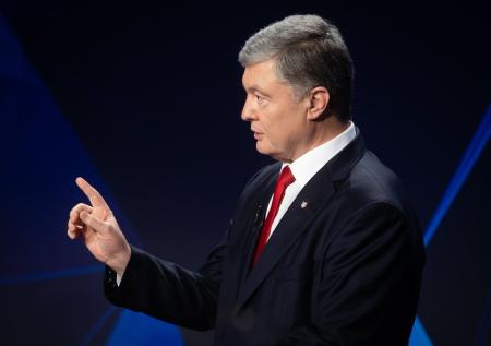 Порошенко ответил на обвинения в контрабанде картин