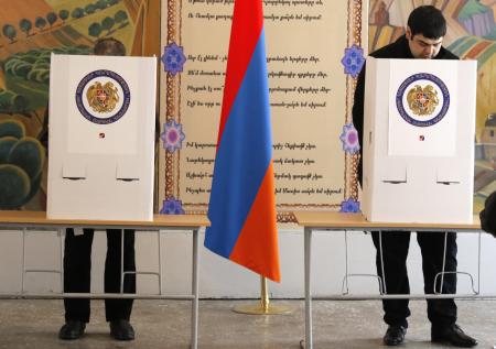 Досрочные выборы в парламент Армении назначены на 20 июня