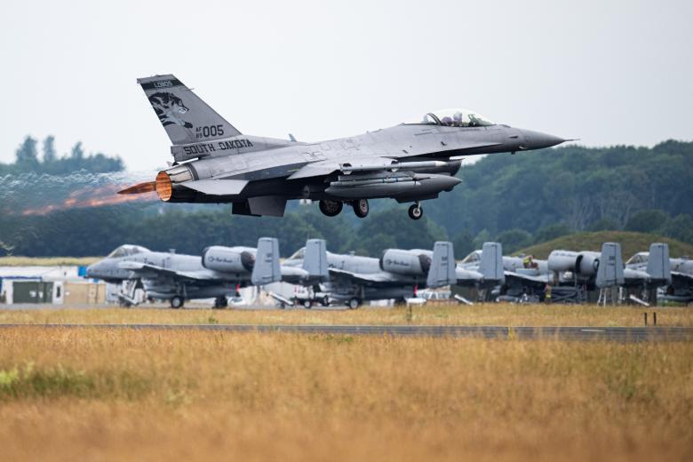 Истребитель F-16