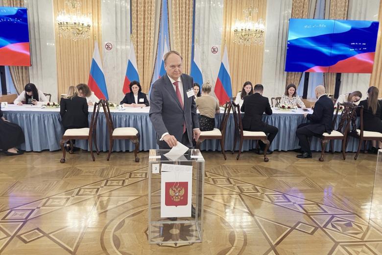 Анатолий Антонов