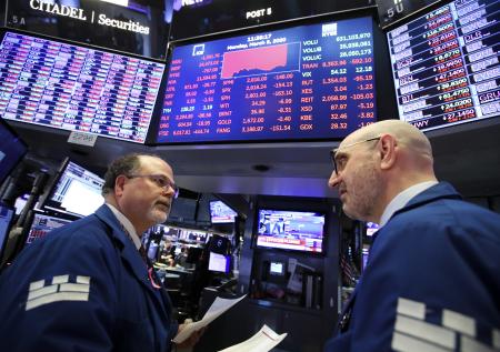 Нефть стала дешеветь после скачка в июне
