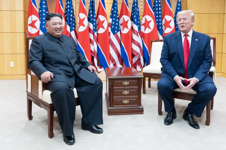 Главы КНДР и США Ким Чен Ын и Дональд Трамп