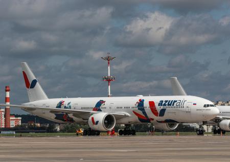 Azur Air отказалась регистрировать свои самолёты в России