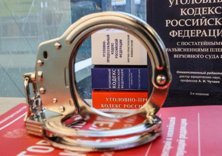 В Киришах двое молодых людей устроили пикник на Вечном огне