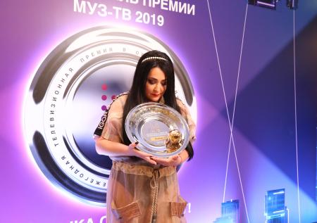 Фотограф Пугачёвой показал фото молодой Лолиты с мужской стрижкой