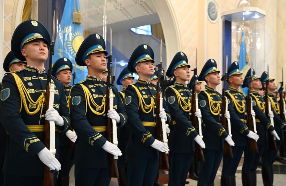 Почетный караул на церемонии официальной встречи президентов России и Казахстана в Астане