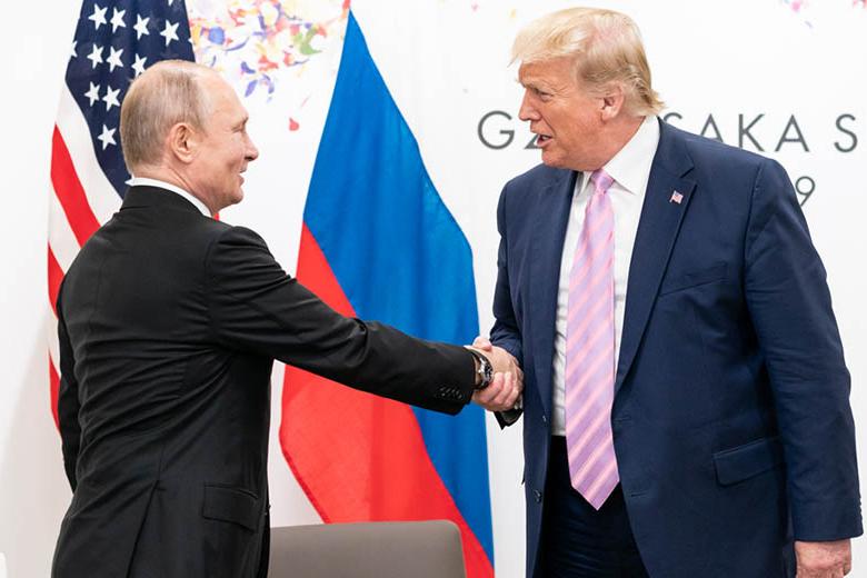 Президенты РФ и США Владимир Путин и Дональд Трамп 