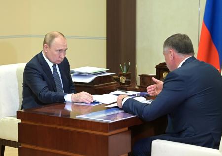 Путин поставил задачу создать комфортные условия для жителей Донбасса