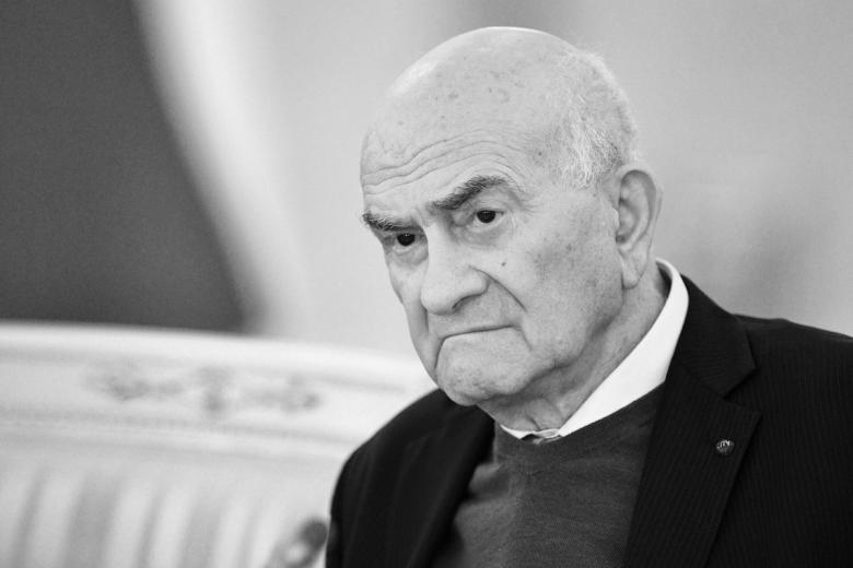 Евгений Ясин