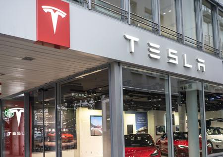 Немецкая компания отказалась от закупки партии автомобилей Tesla