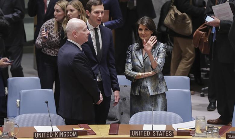 Старший советник президента Дональда Трампа Джаред Кори Кушнер и постоянный представитель США при ООН Никки Хейли на заседании Совета Безопасности по ситуации на Ближнем Востоке, включая палестинский вопрос, в штаб-квартире ООН в Нью-Йорке