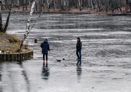 Пьяные артисты Ледового театра провалились под лед