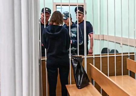 Осужденную за попытку убийства дочери жену журналиста Мартынова освободили