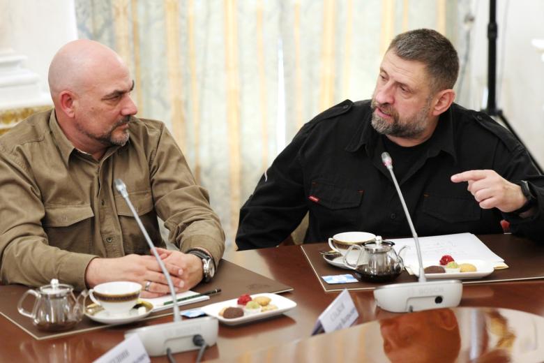 Дмитрий Стешин («Комсомольская правда»), Александр Сладков