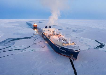 На полях ПМЭФ-2023 обсудили судоходство по Северному морскому пути