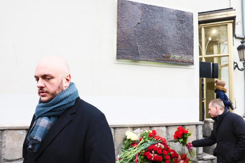 Сын сатирика Михаила Жванецкого Дмитрий Жванецкий на открытии мемориальной доски